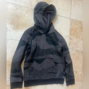 Boys Size Small Black Camo Hooded Sweatshirt with a kangaroo front pocket.